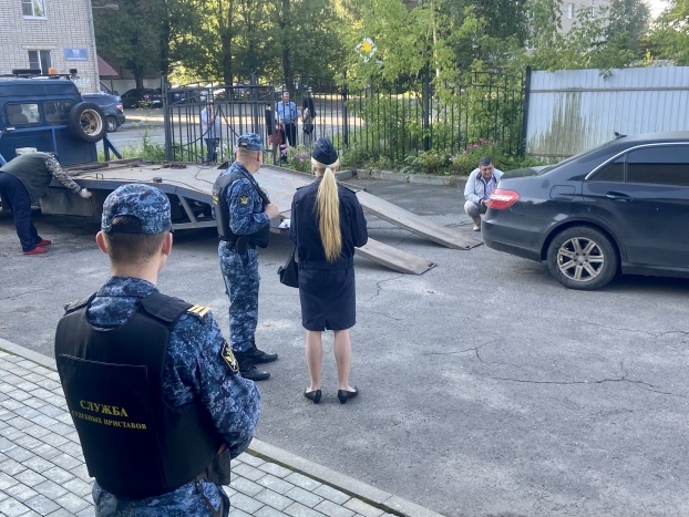  Судебные приставы арестовали автомобиль должника за газ из Рыбинска